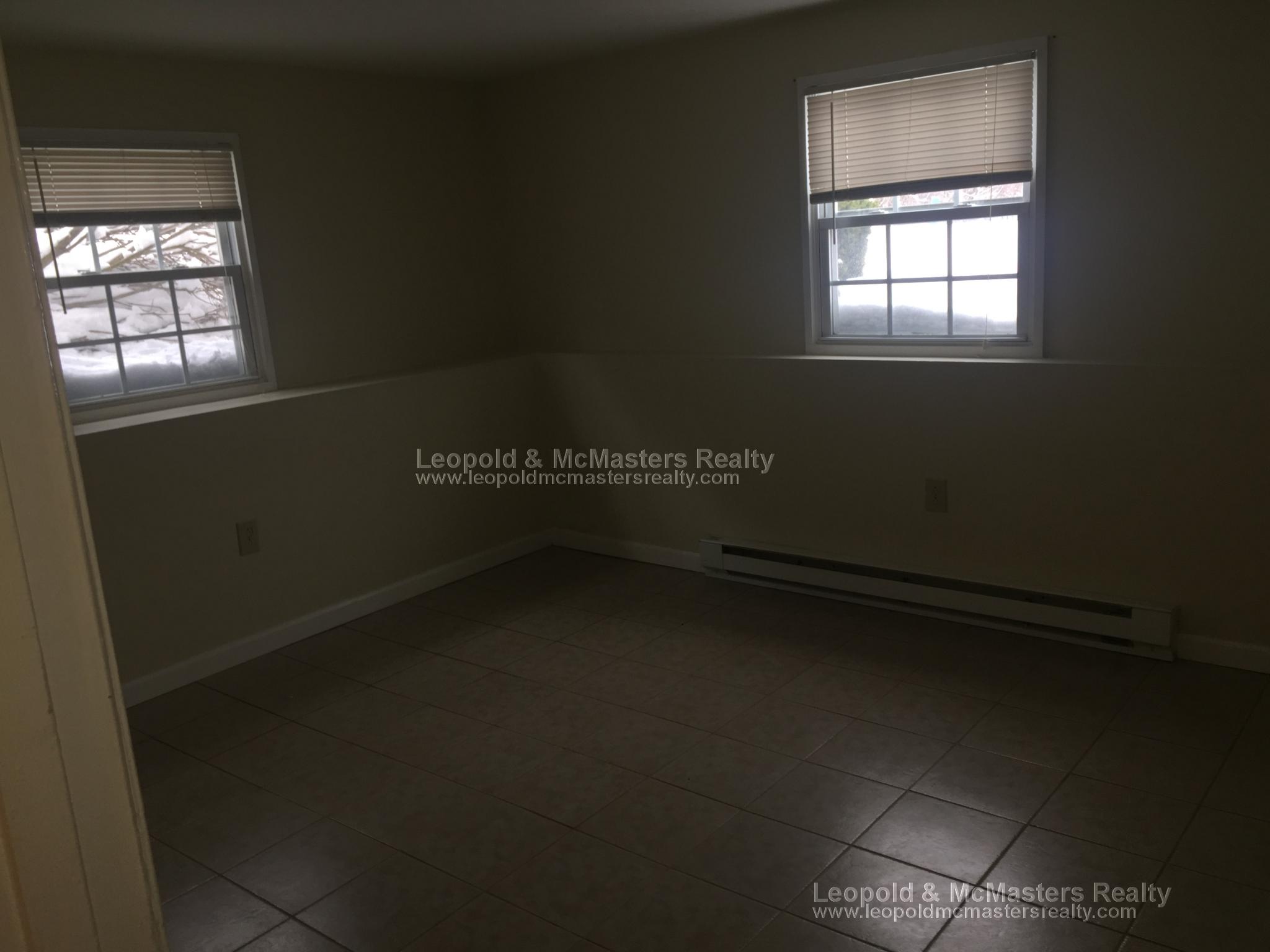 39 Dinan Dr, Gardner