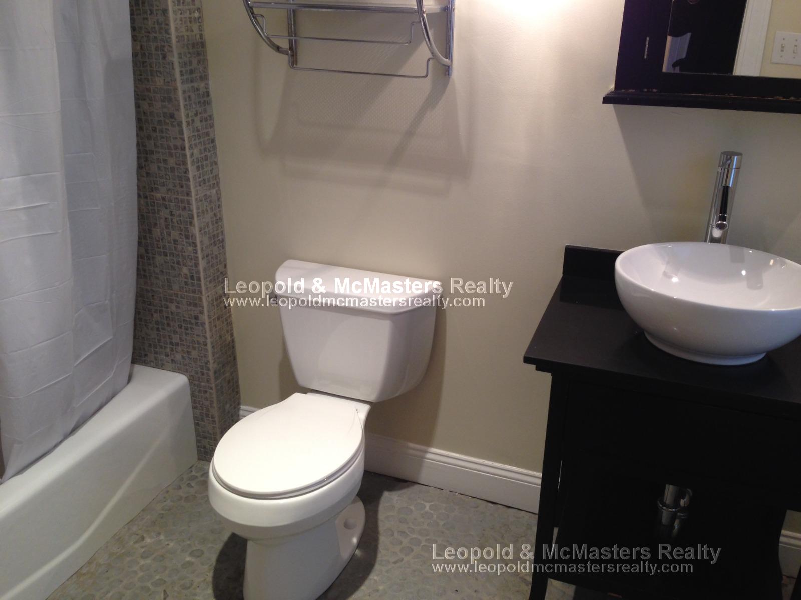 62 Maple St, Hyde Park