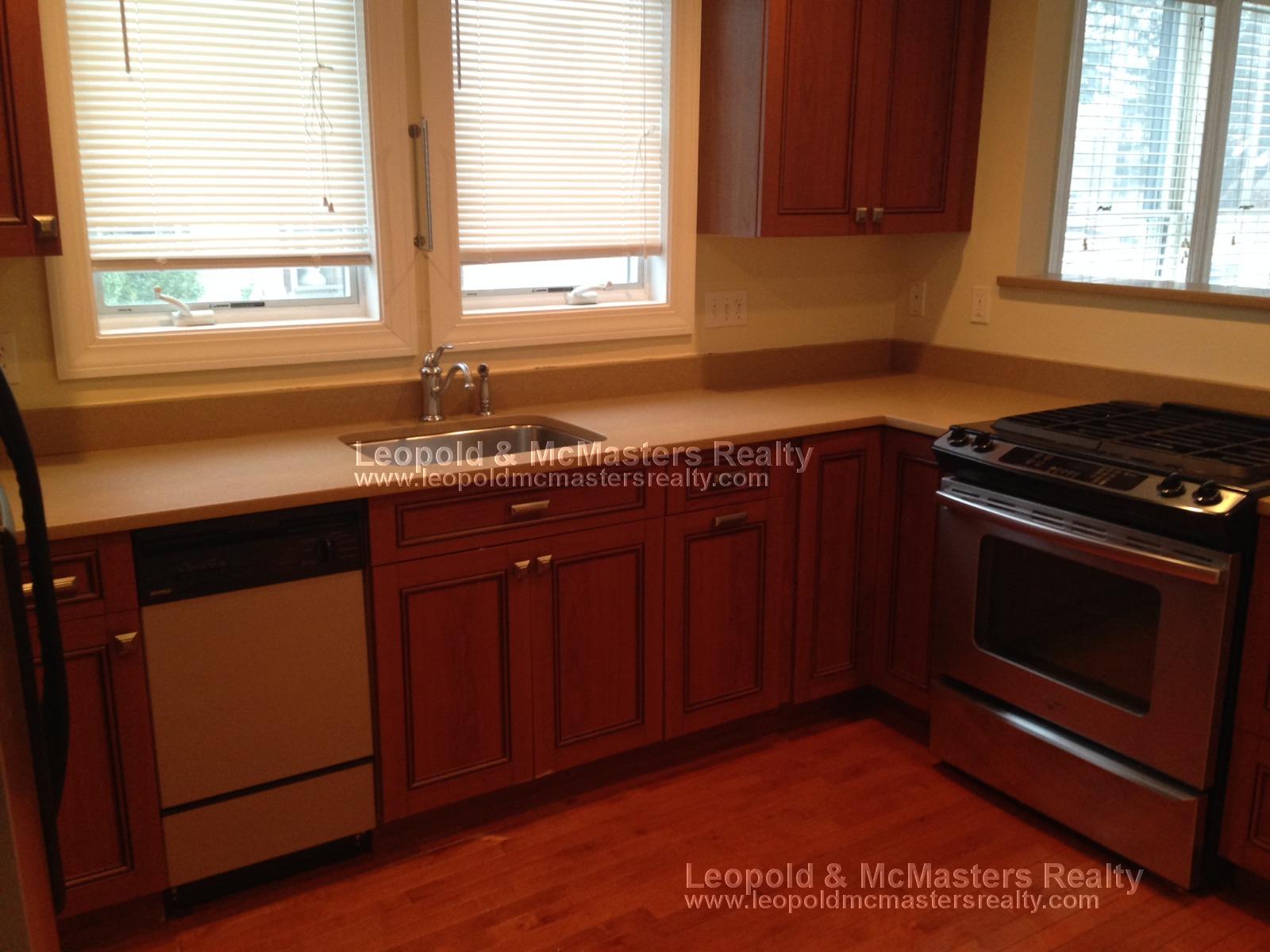 62 Maple St, Hyde Park