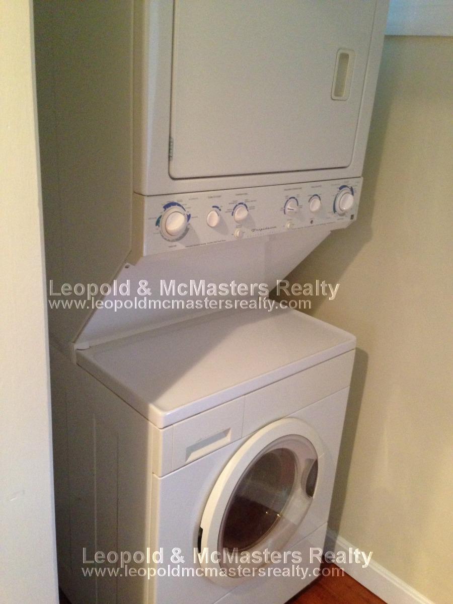 62 Maple St, Hyde Park