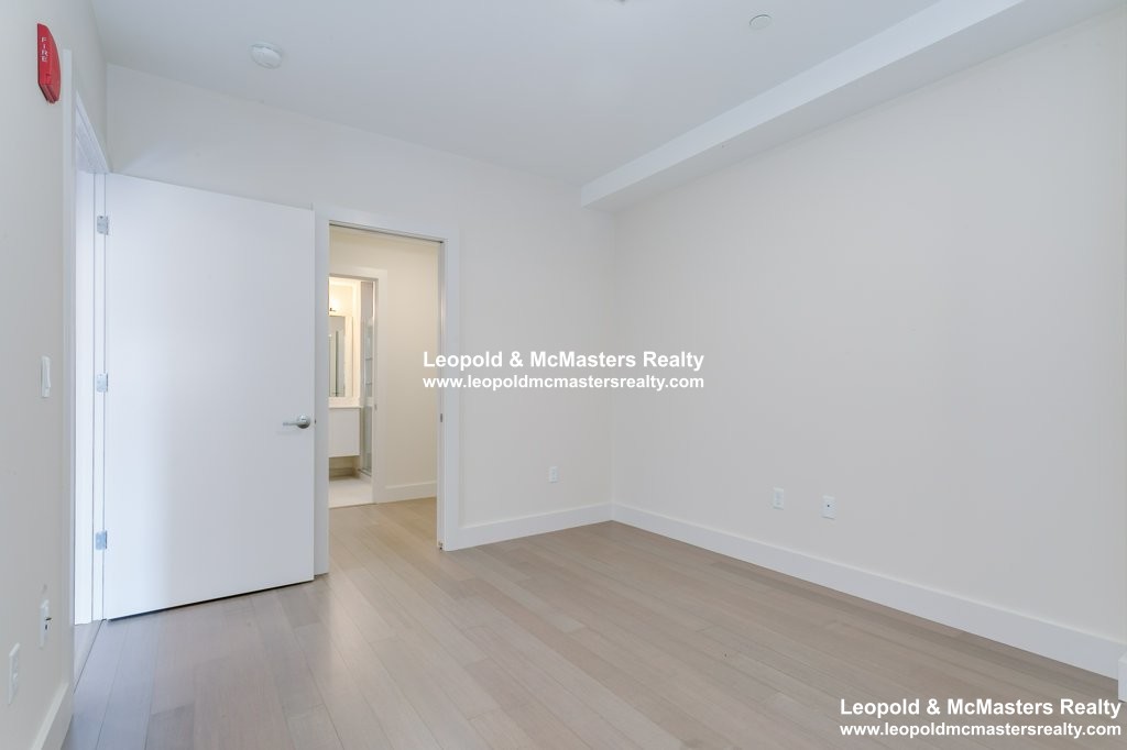 121 Portland St, West End