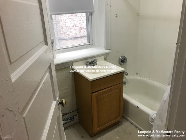 15 Mount Hood Rd, Brighton