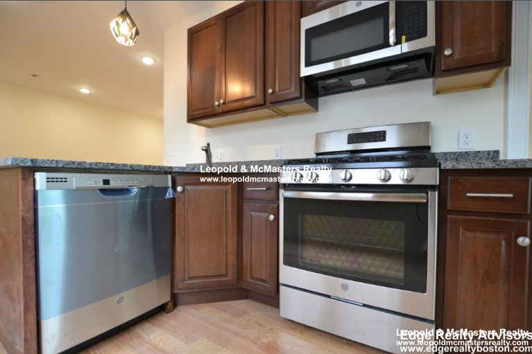 549 Washington St, Brighton