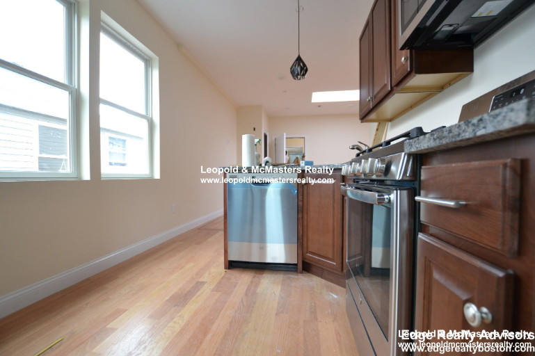 549 Washington St, Brighton