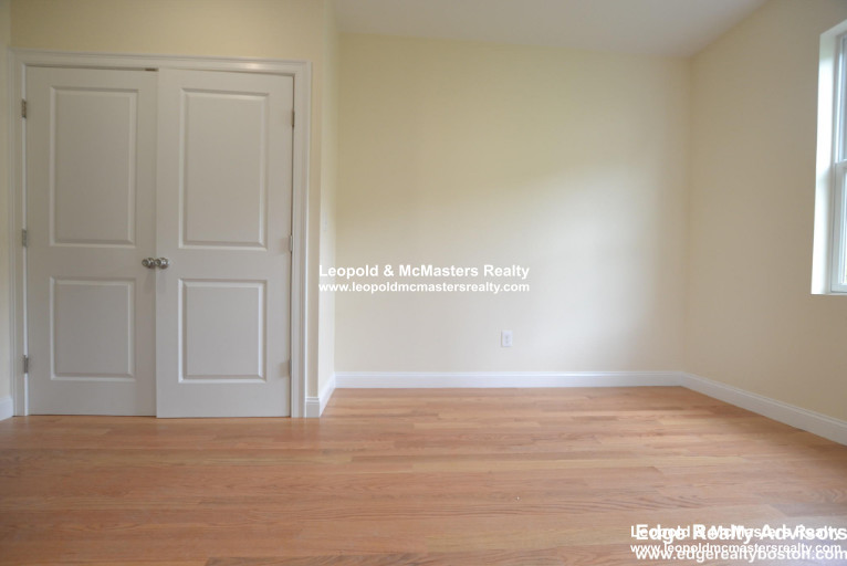 549 Washington St, Brighton