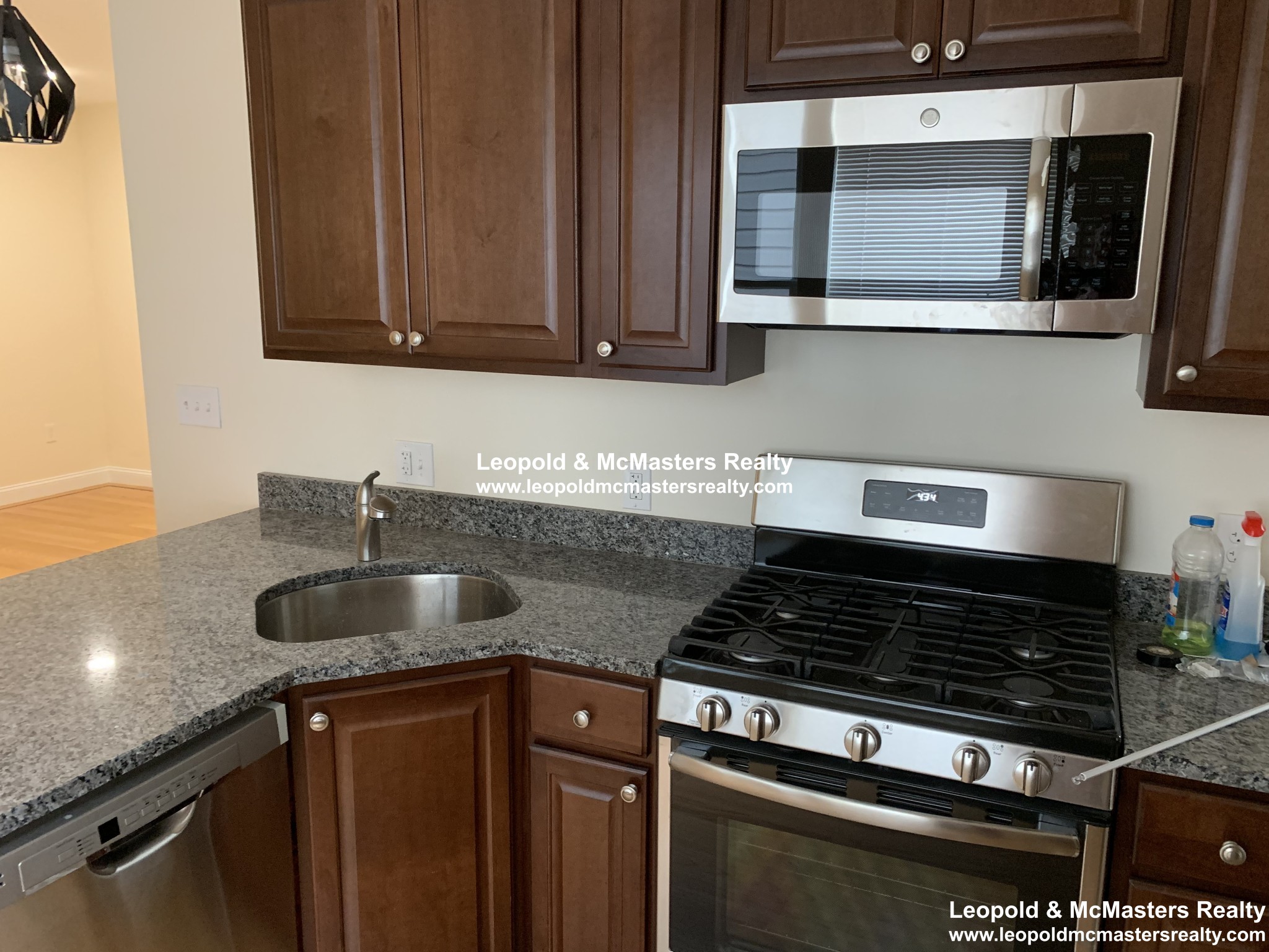 549 Washington St, Brighton