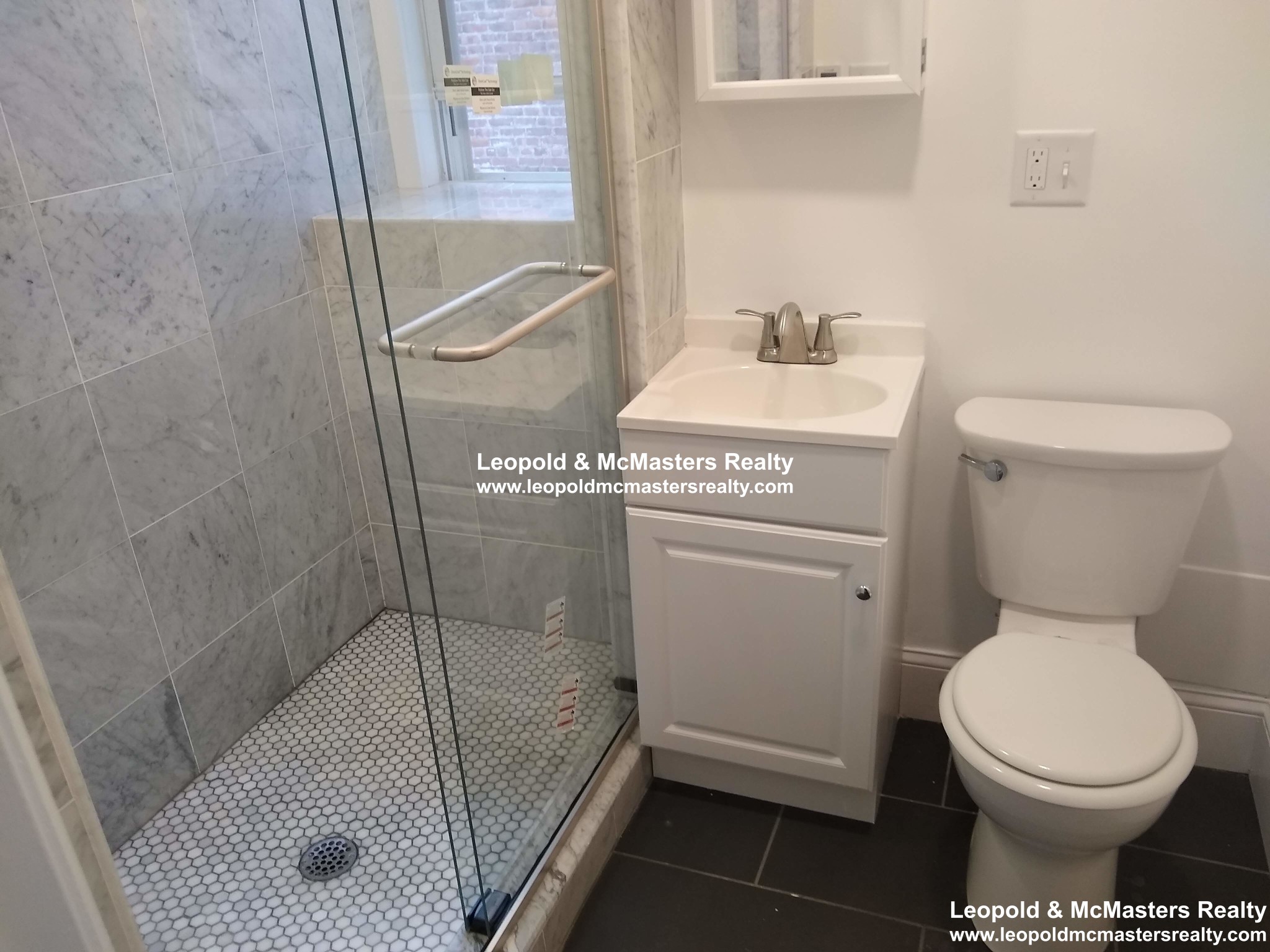 102 Queensberry St, Fenway