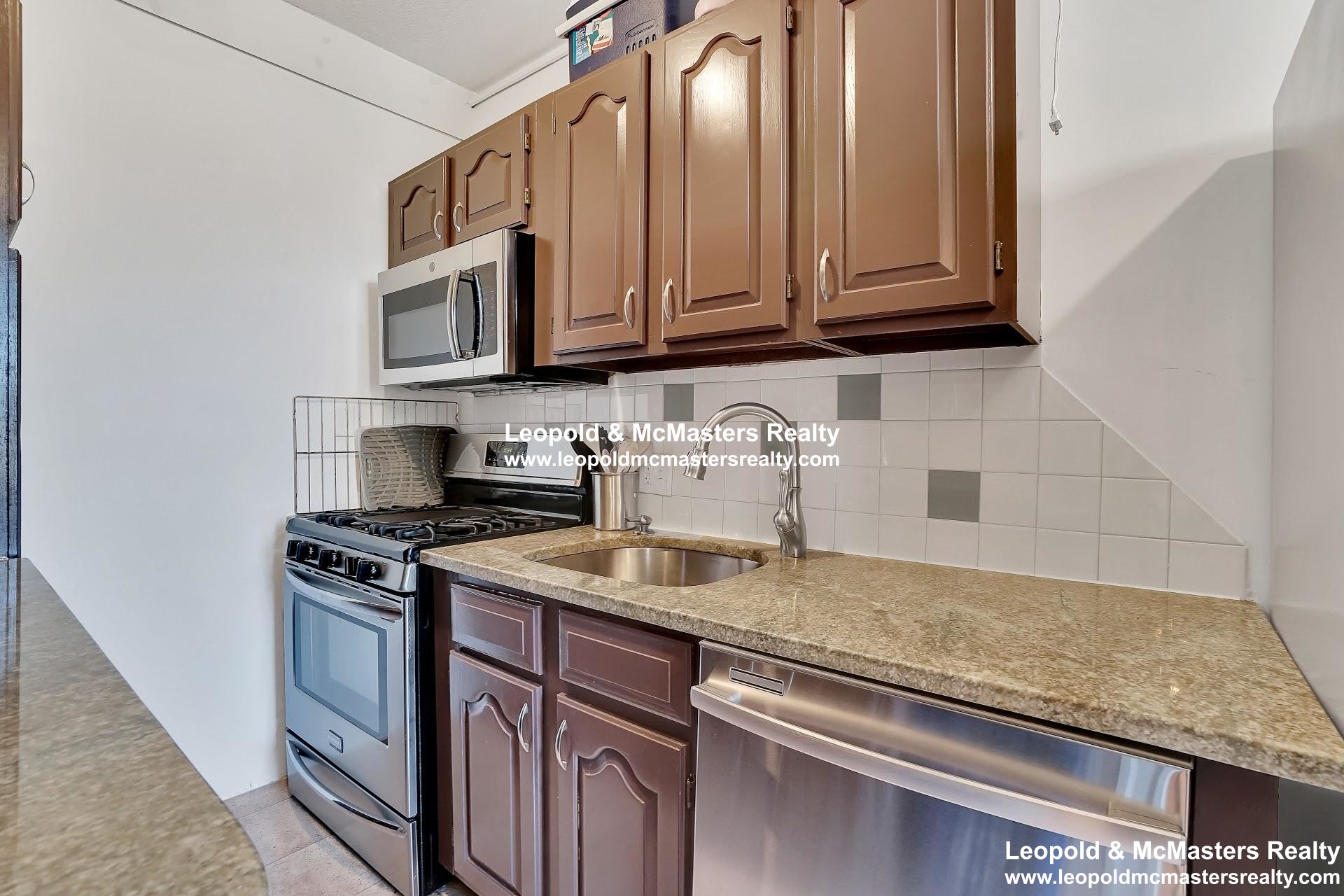 1 bed, 1 bath apartment for rent at 118 Riverway Unit 18, Fenway — photo 4 of 10