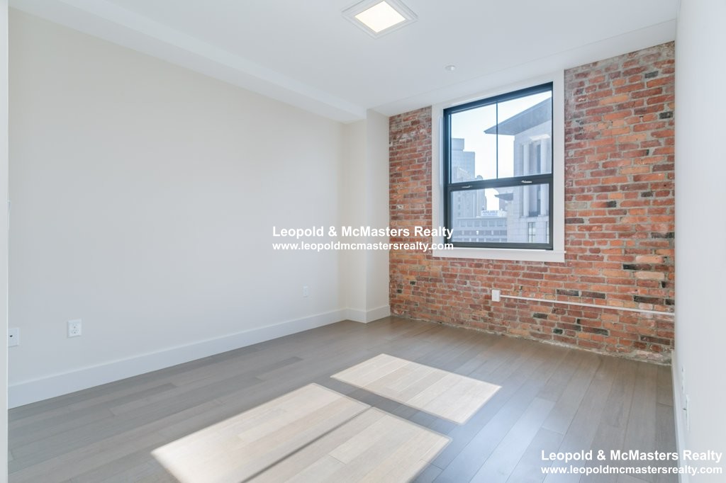 121 Portland St, West End