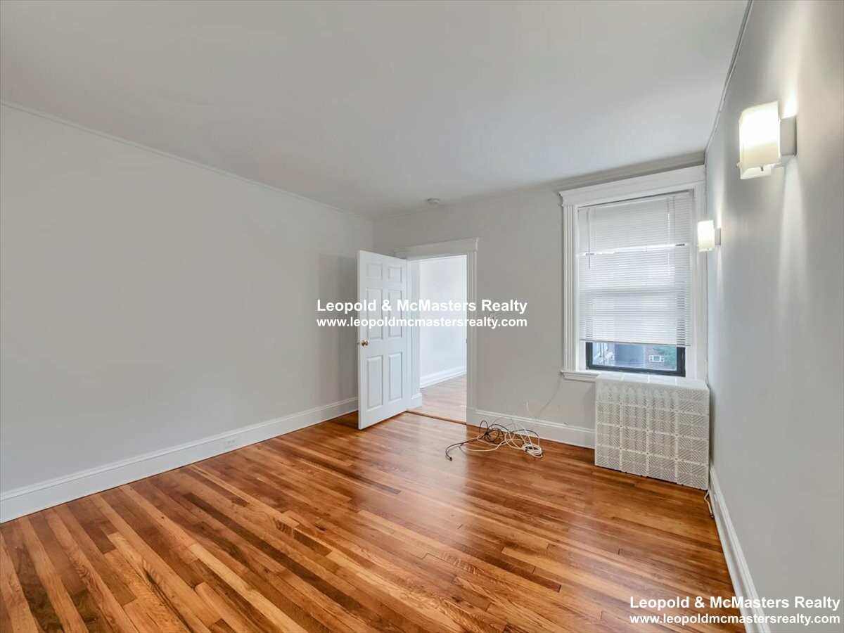 79 Pleasant St, North Brookline