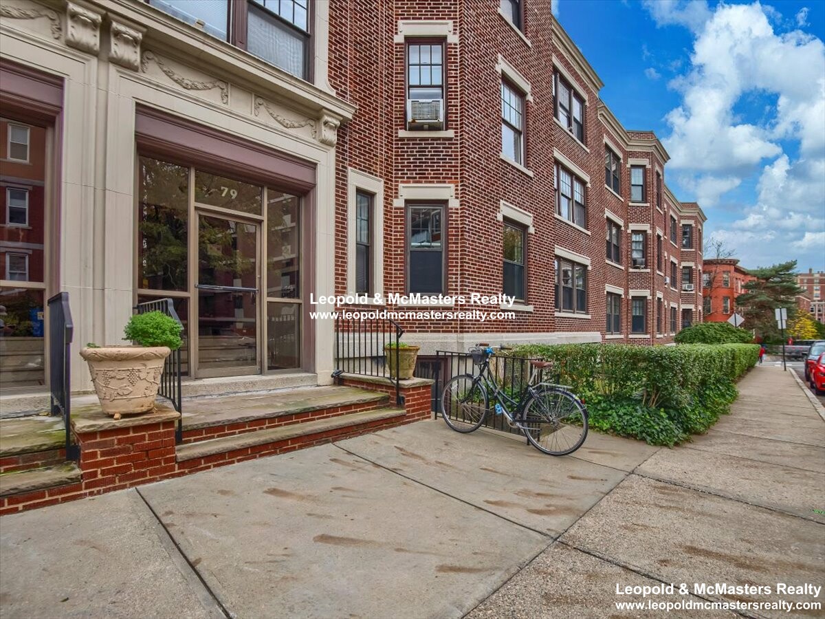 79 Pleasant St, North Brookline