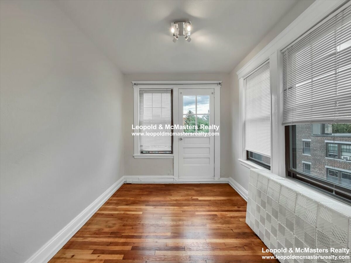 79 Pleasant St, North Brookline