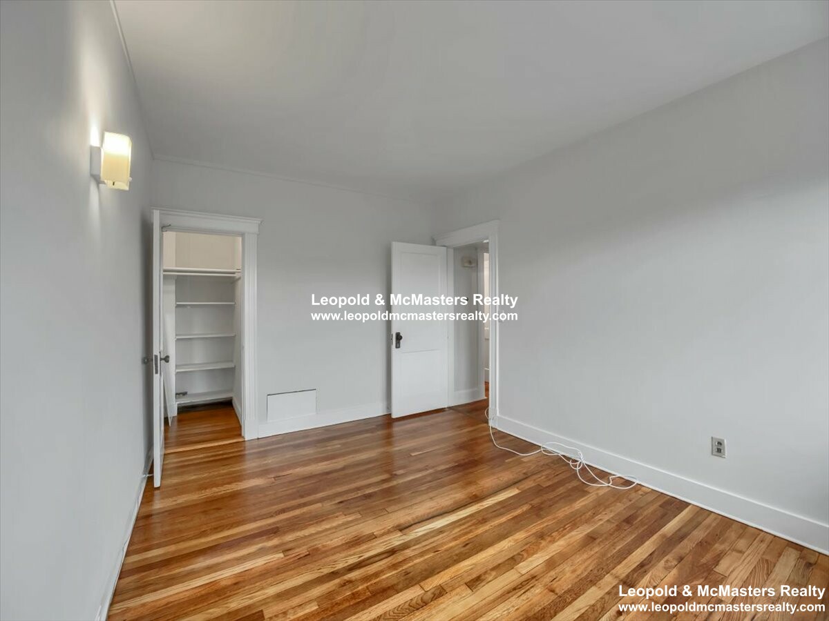 79 Pleasant St, North Brookline