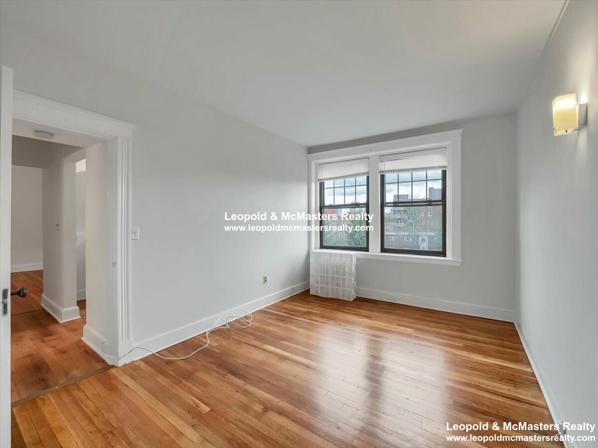 79 Pleasant St, North Brookline