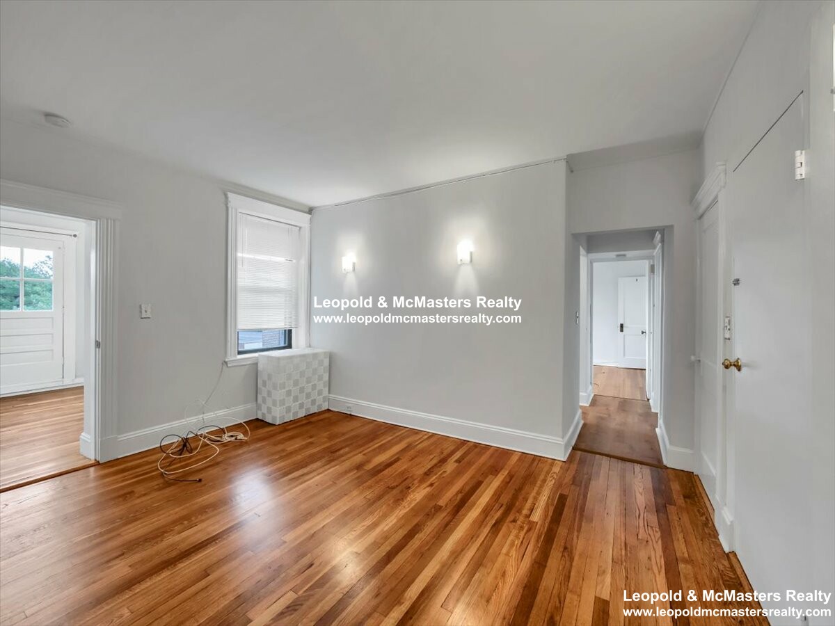 79 Pleasant St, North Brookline