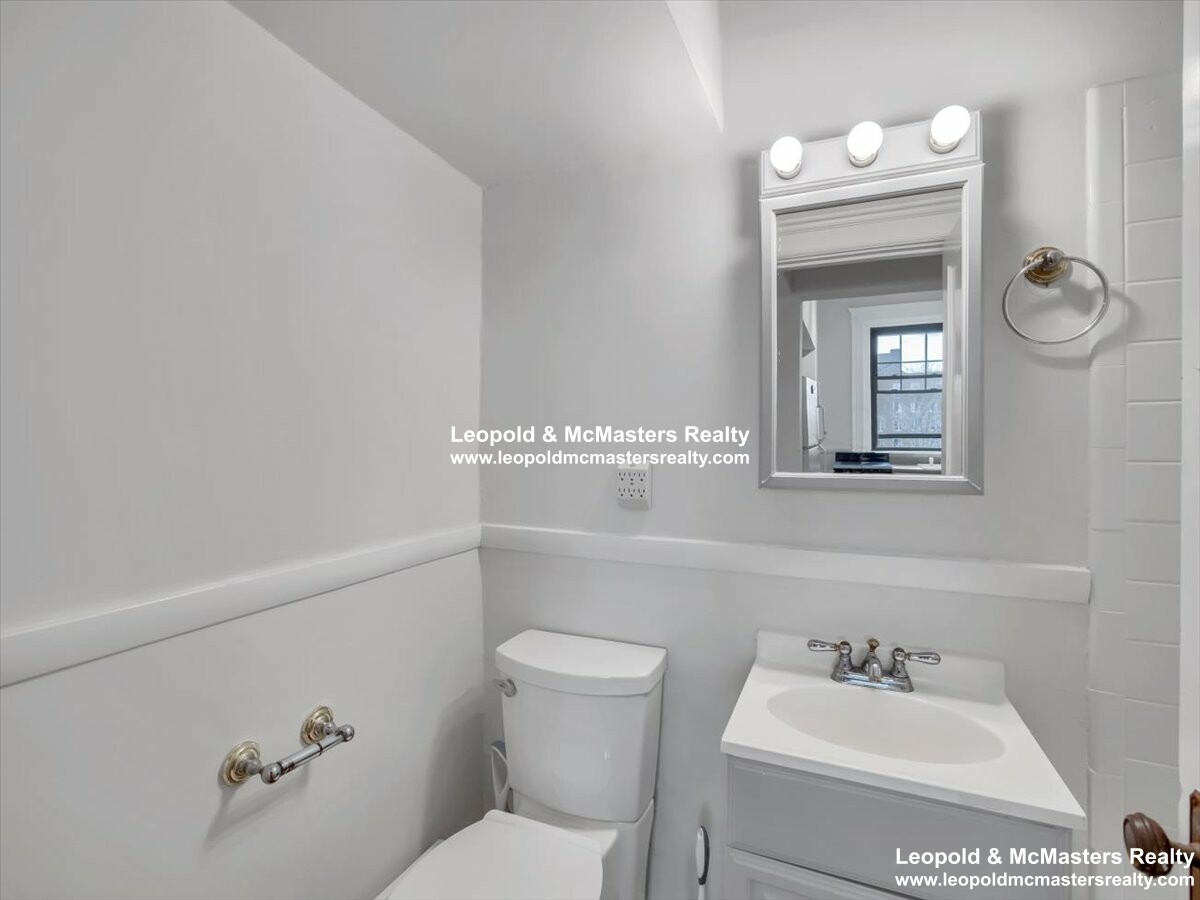 79 Pleasant St, North Brookline