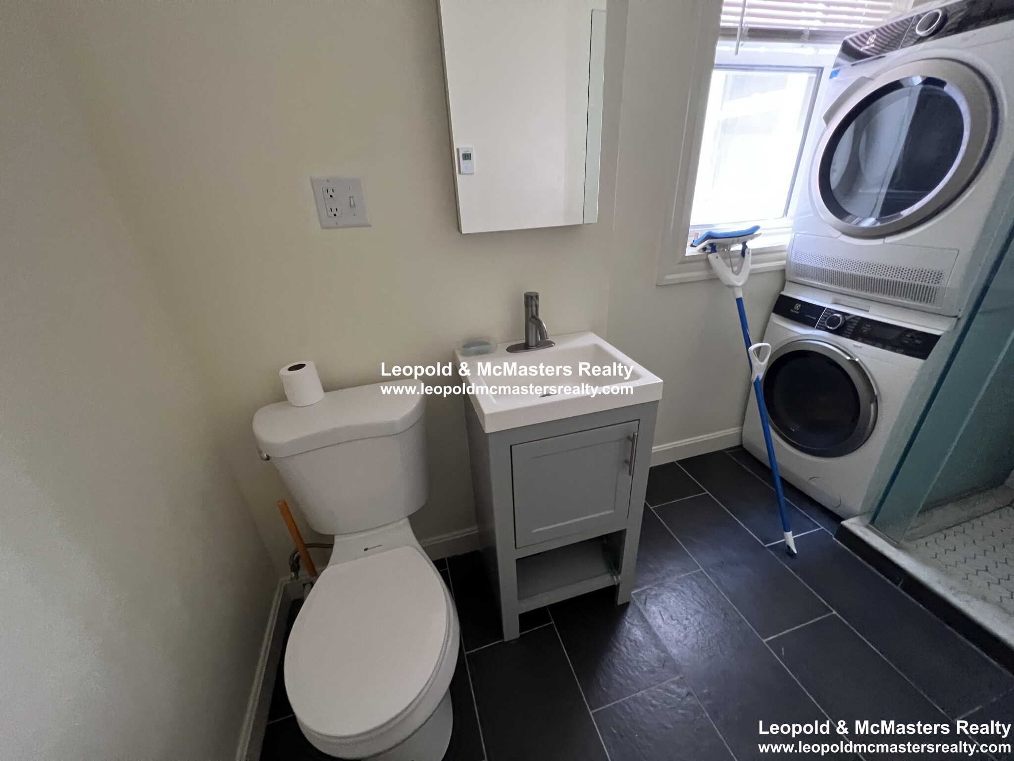 98 Queensberry St, Fenway