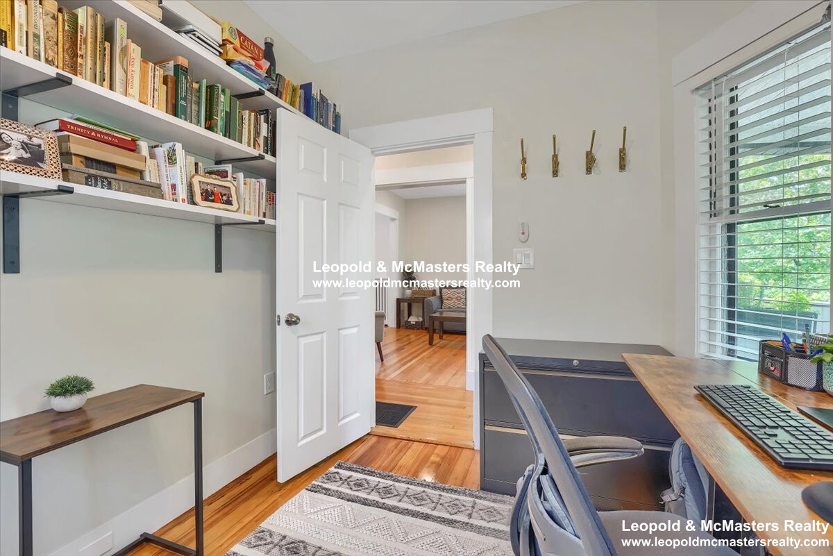 262 Southern Artery, Quincy
