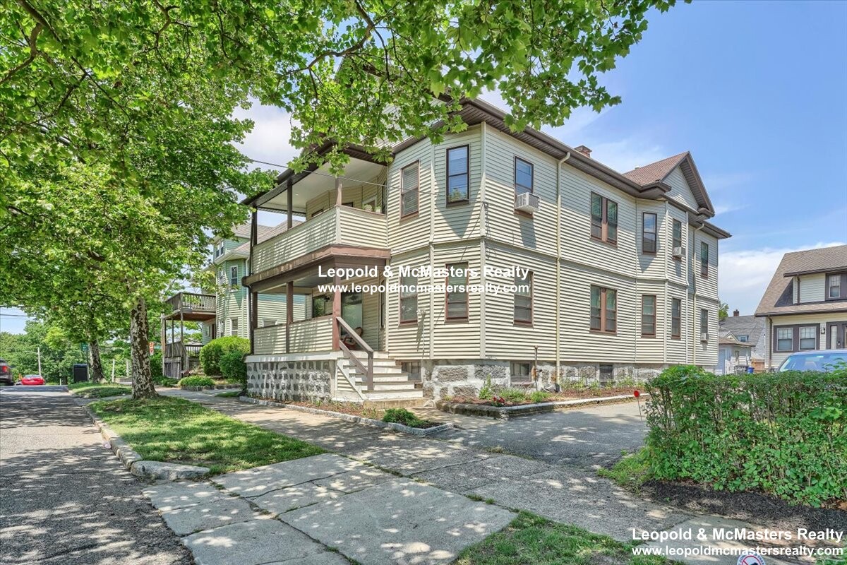 262 Southern Artery, Quincy