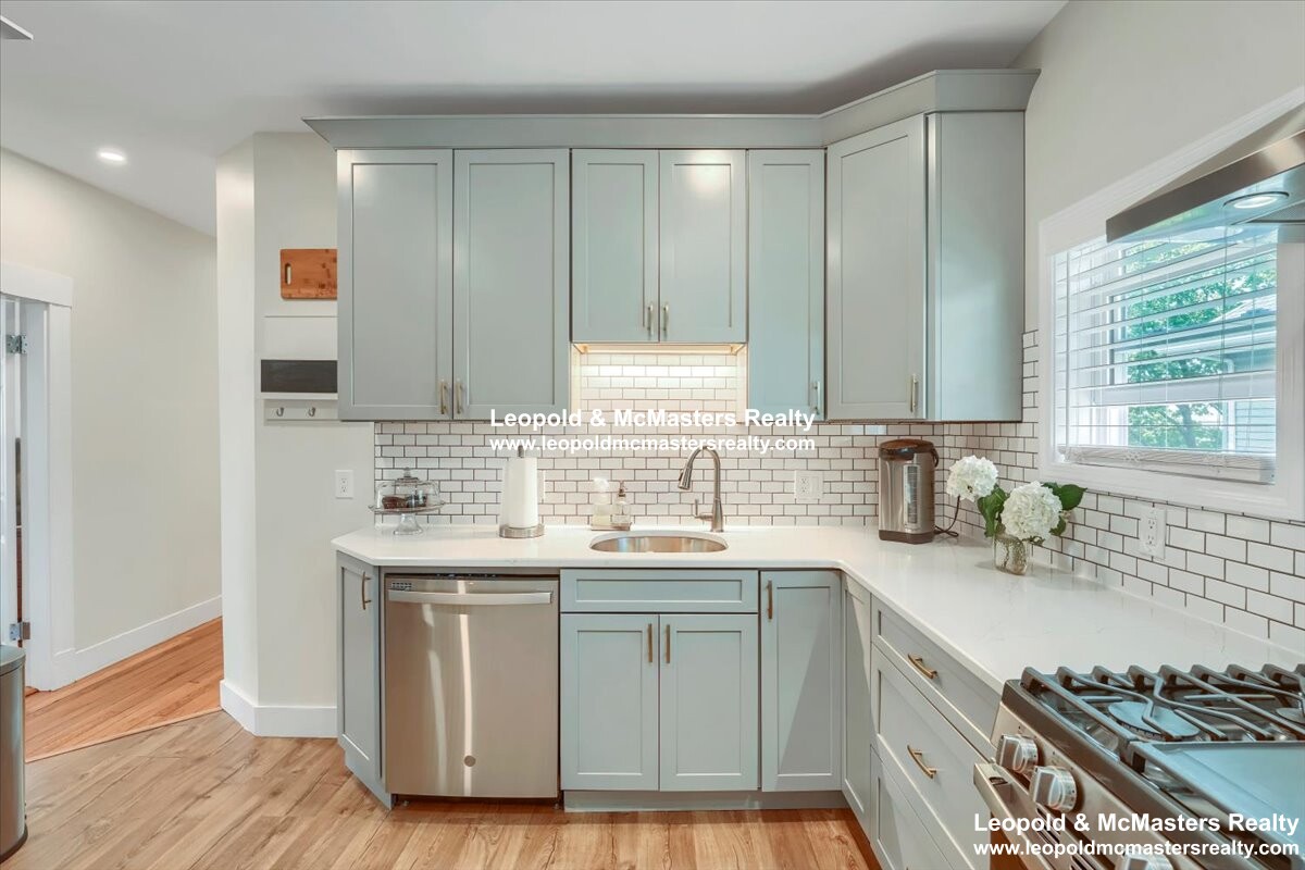 262 Southern Artery, Quincy