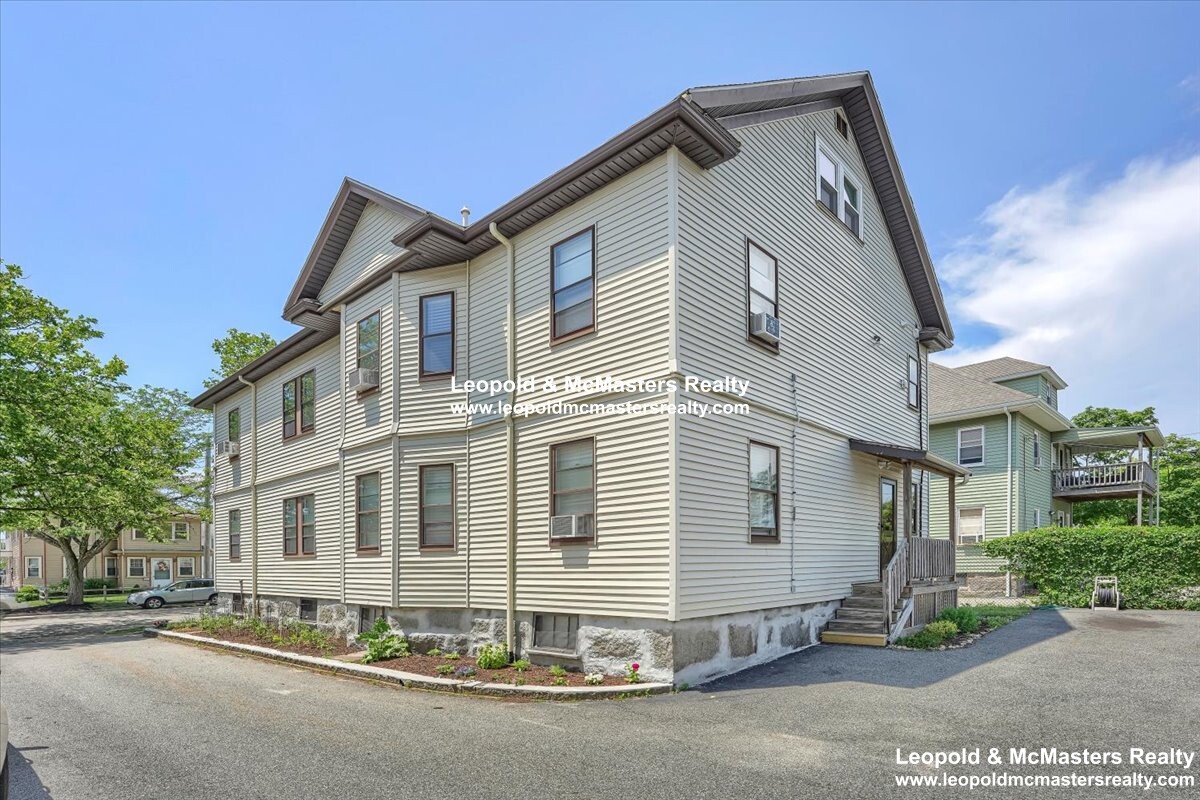 262 Southern Artery, Quincy