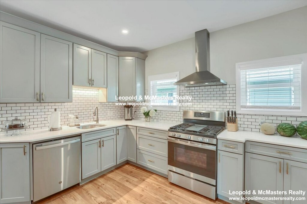 262 Southern Artery, Quincy