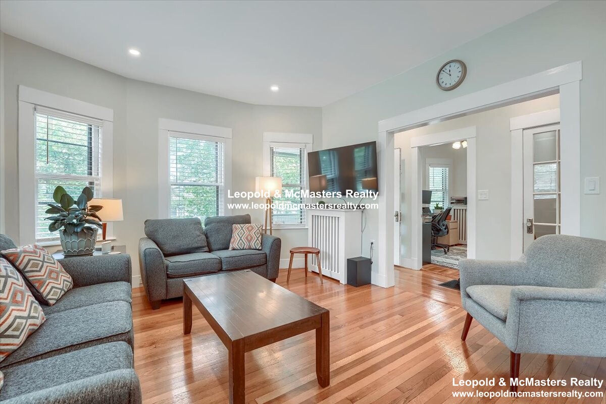 262 Southern Artery, Quincy