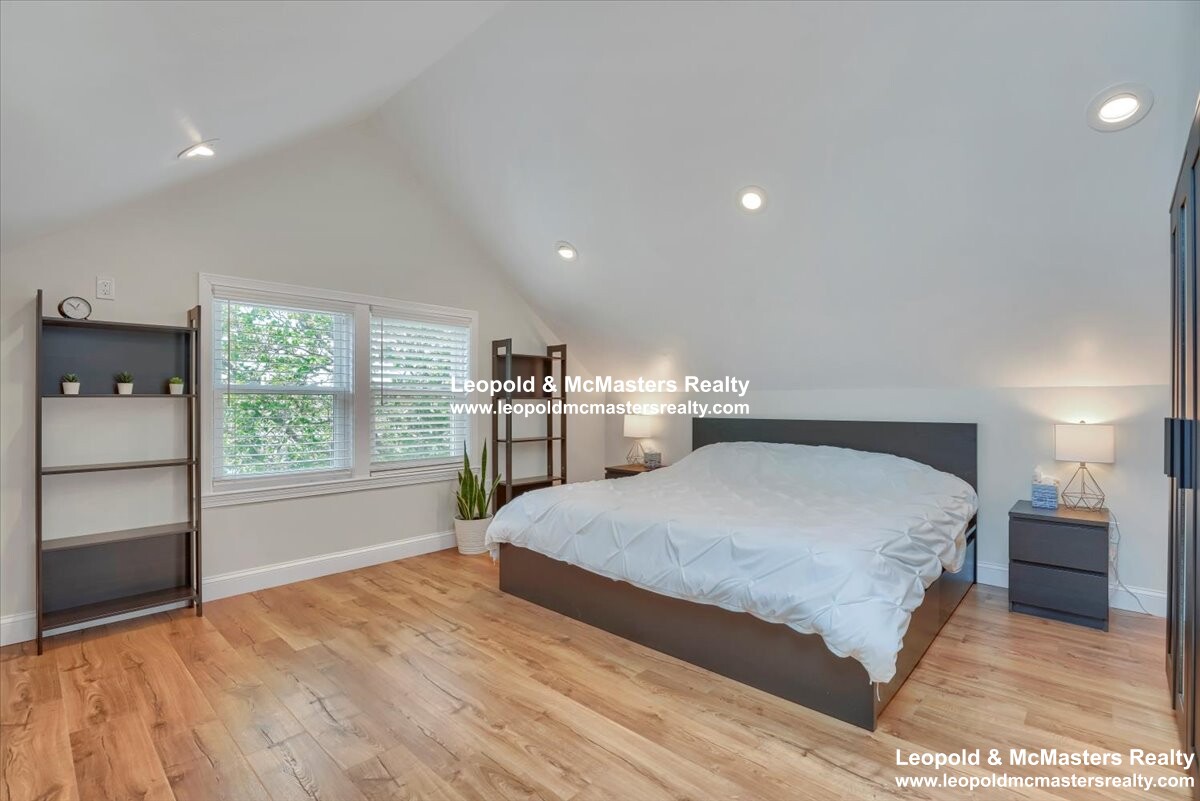262 Southern Artery, Quincy