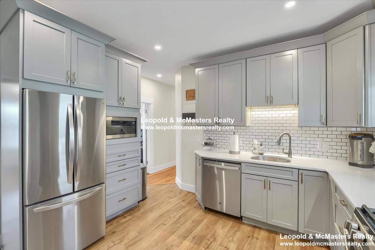 262 Southern Artery, Quincy