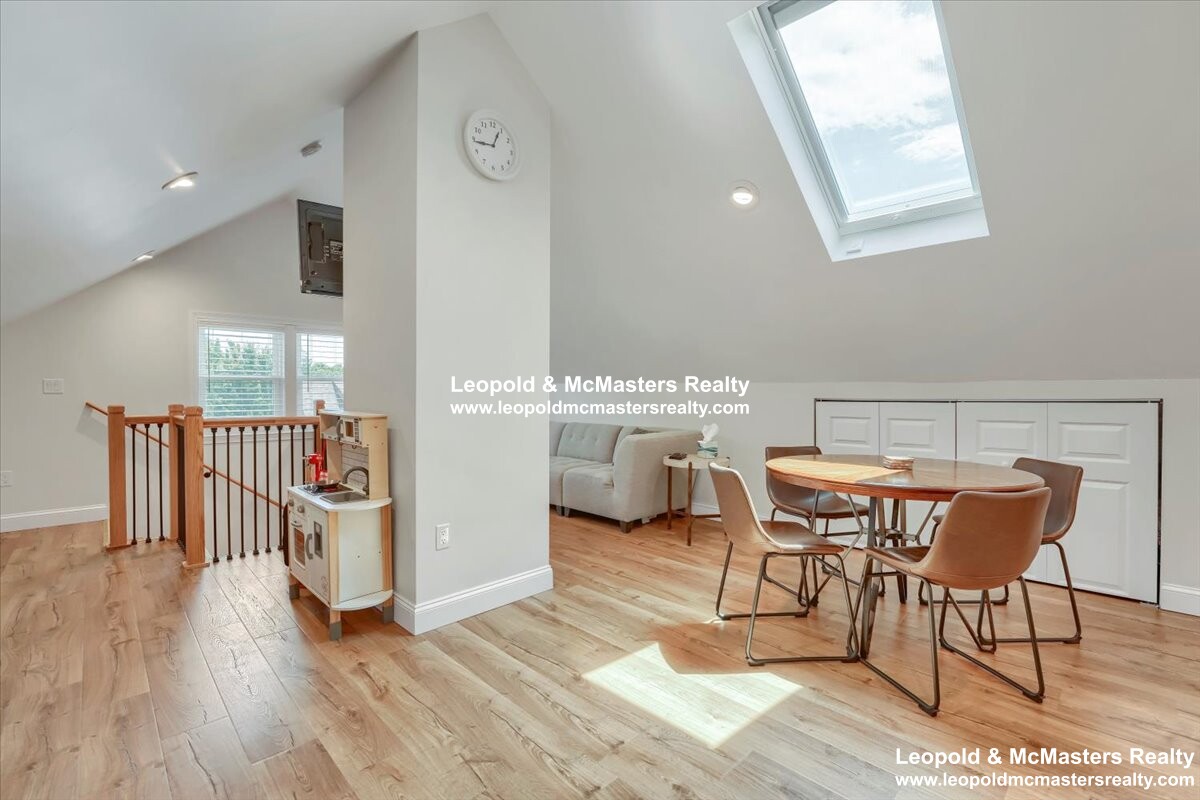 262 Southern Artery, Quincy