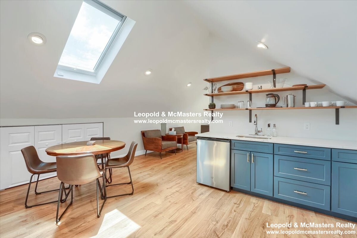262 Southern Artery, Quincy