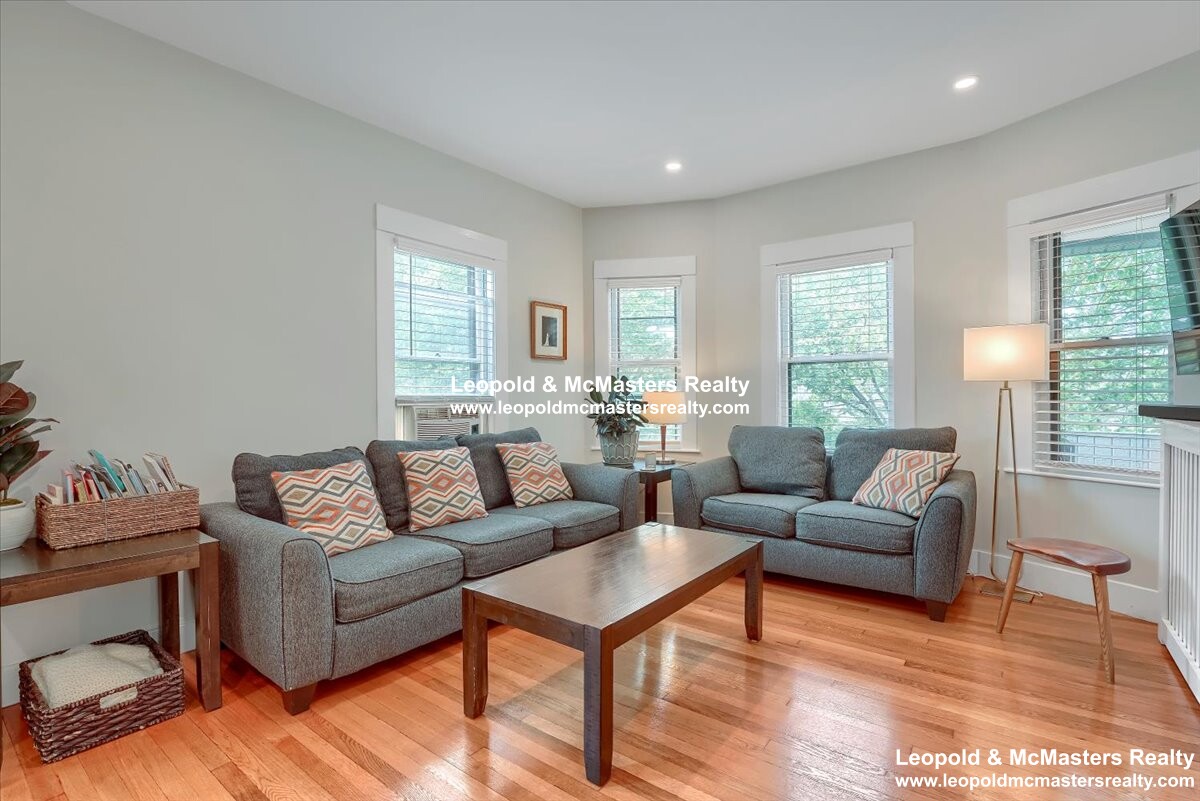 262 Southern Artery, Quincy