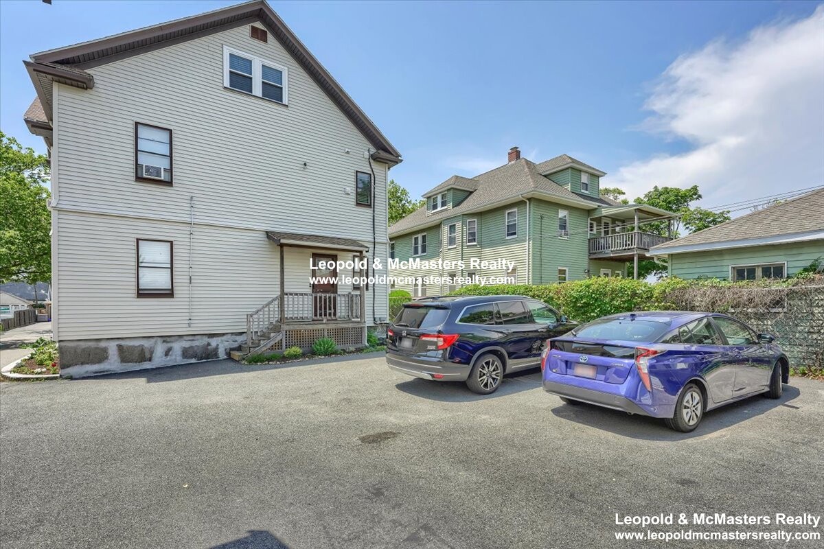 262 Southern Artery, Quincy