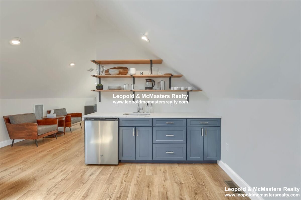 262 Southern Artery, Quincy