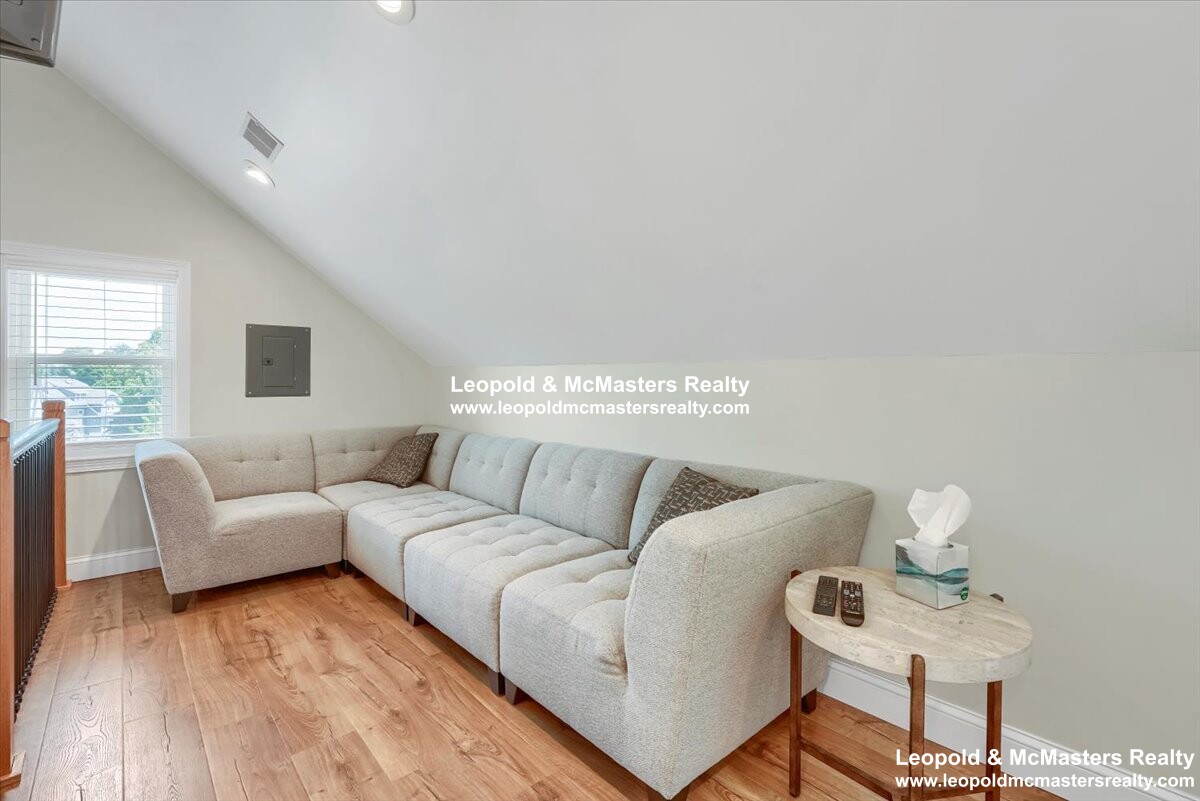 262 Southern Artery, Quincy
