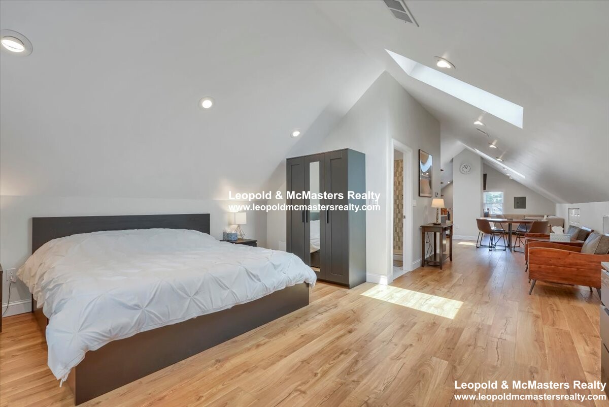 262 Southern Artery, Quincy