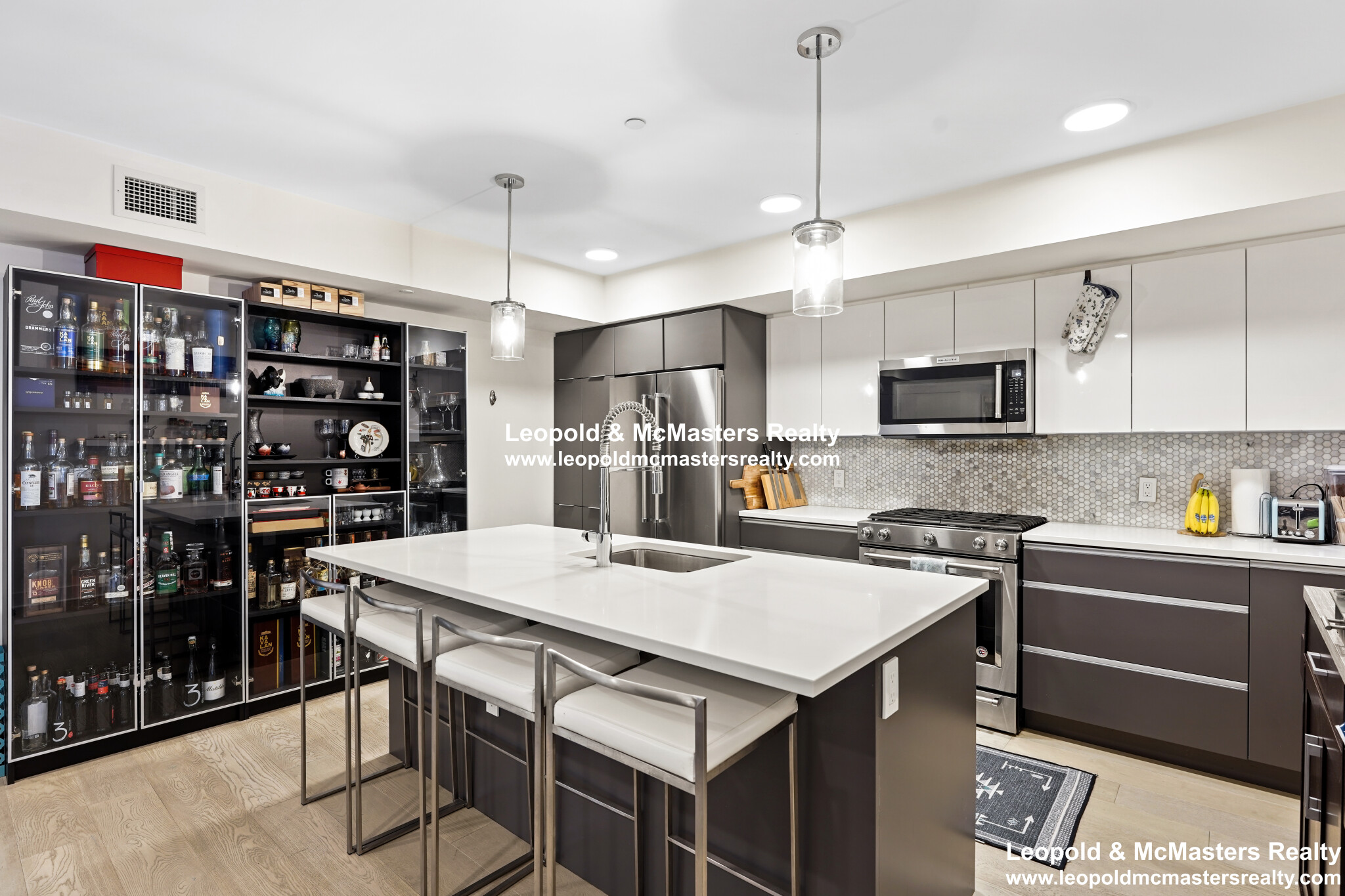 85 Willow Ct, Dorchester