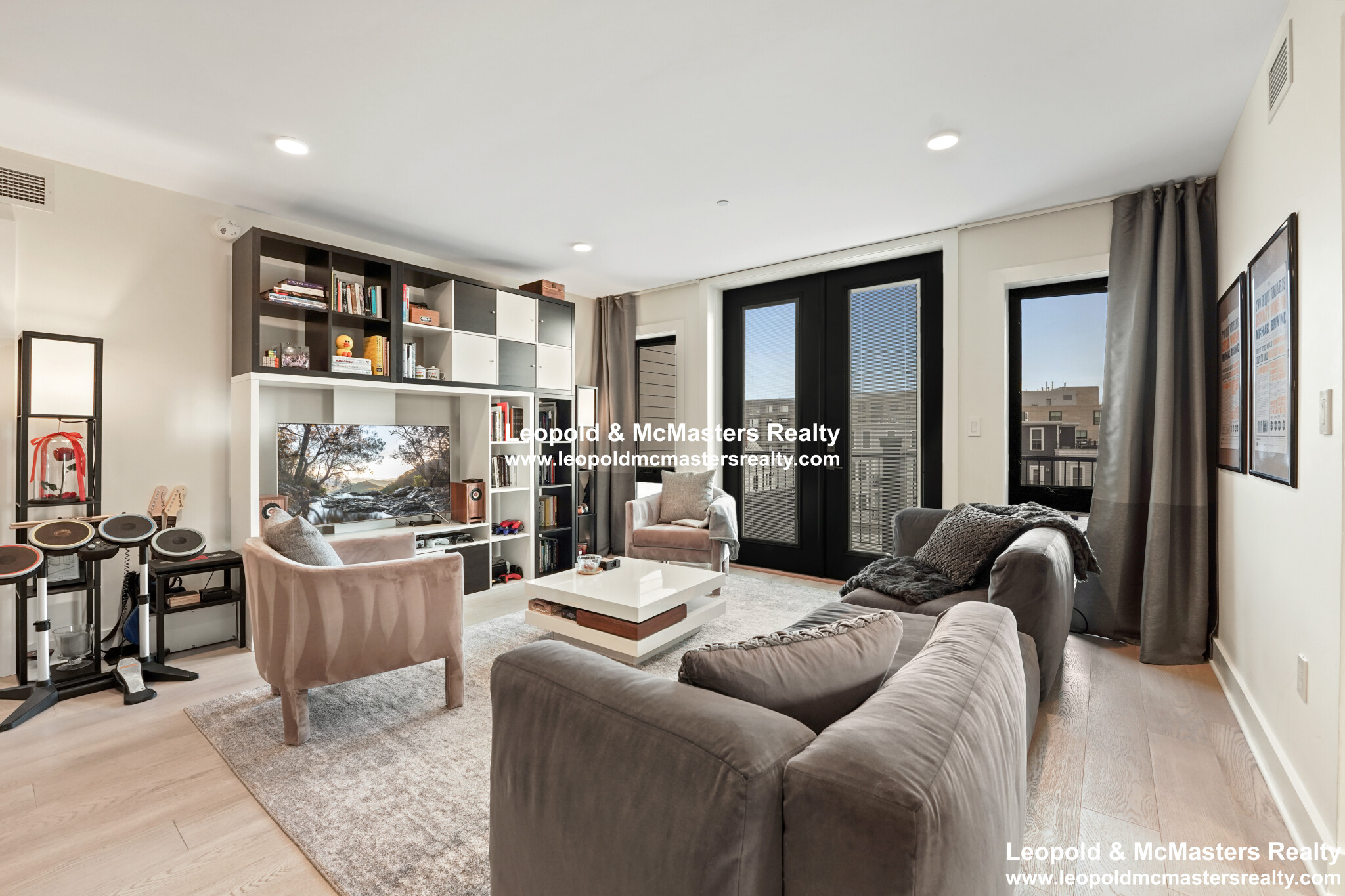 85 Willow Ct, Dorchester