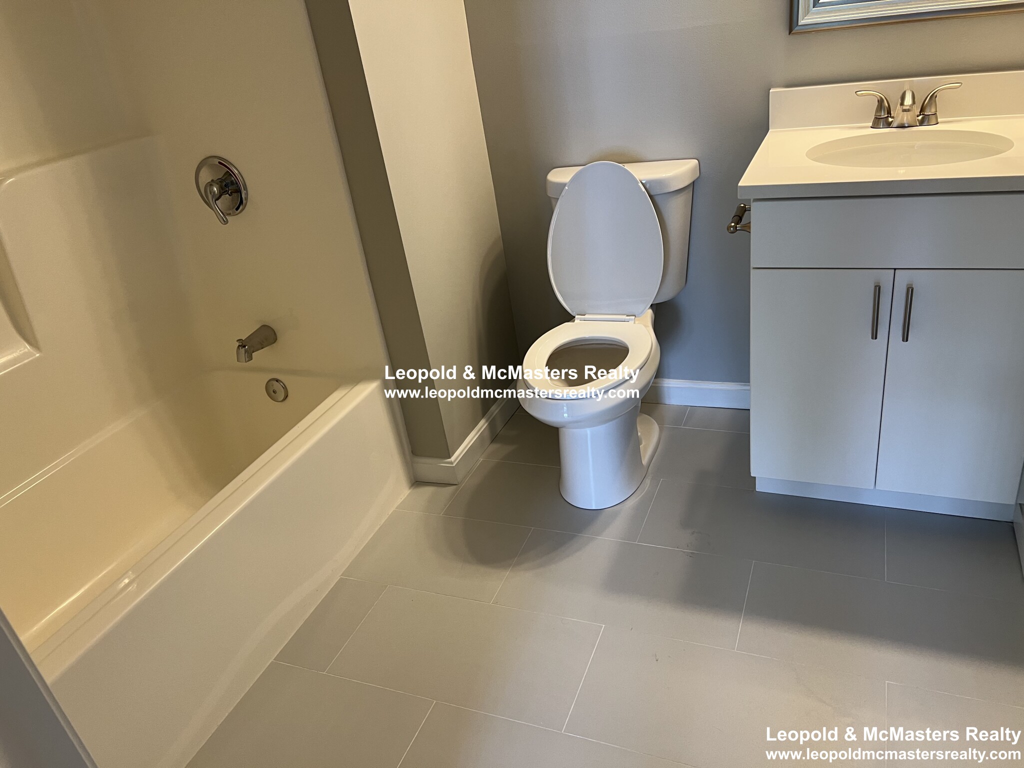 105 Hopkins St, Downtown