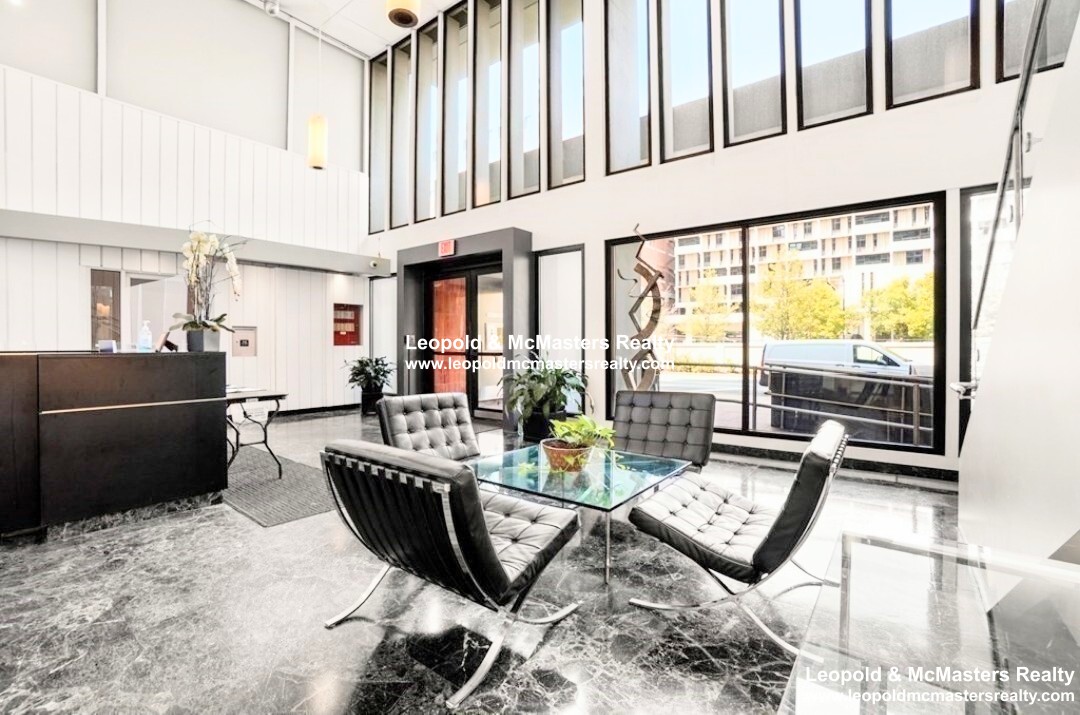 566 Commonwealth Ave, Fenway