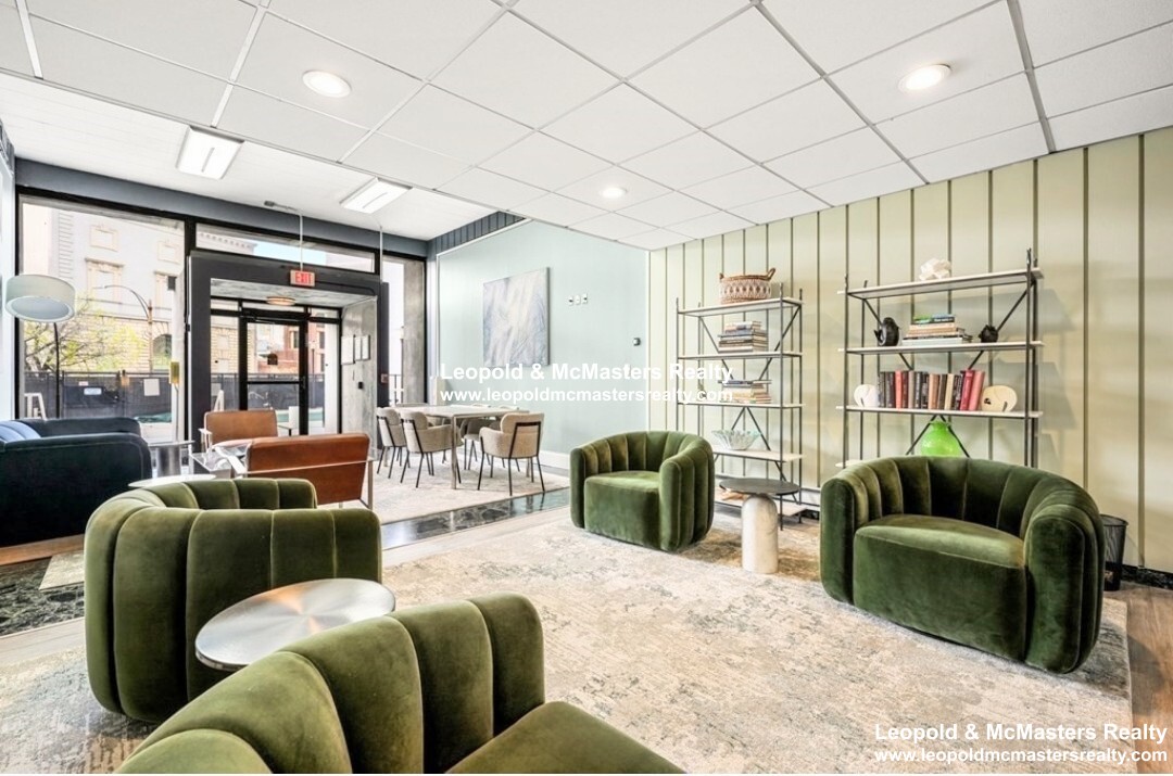 566 Commonwealth Ave, Fenway