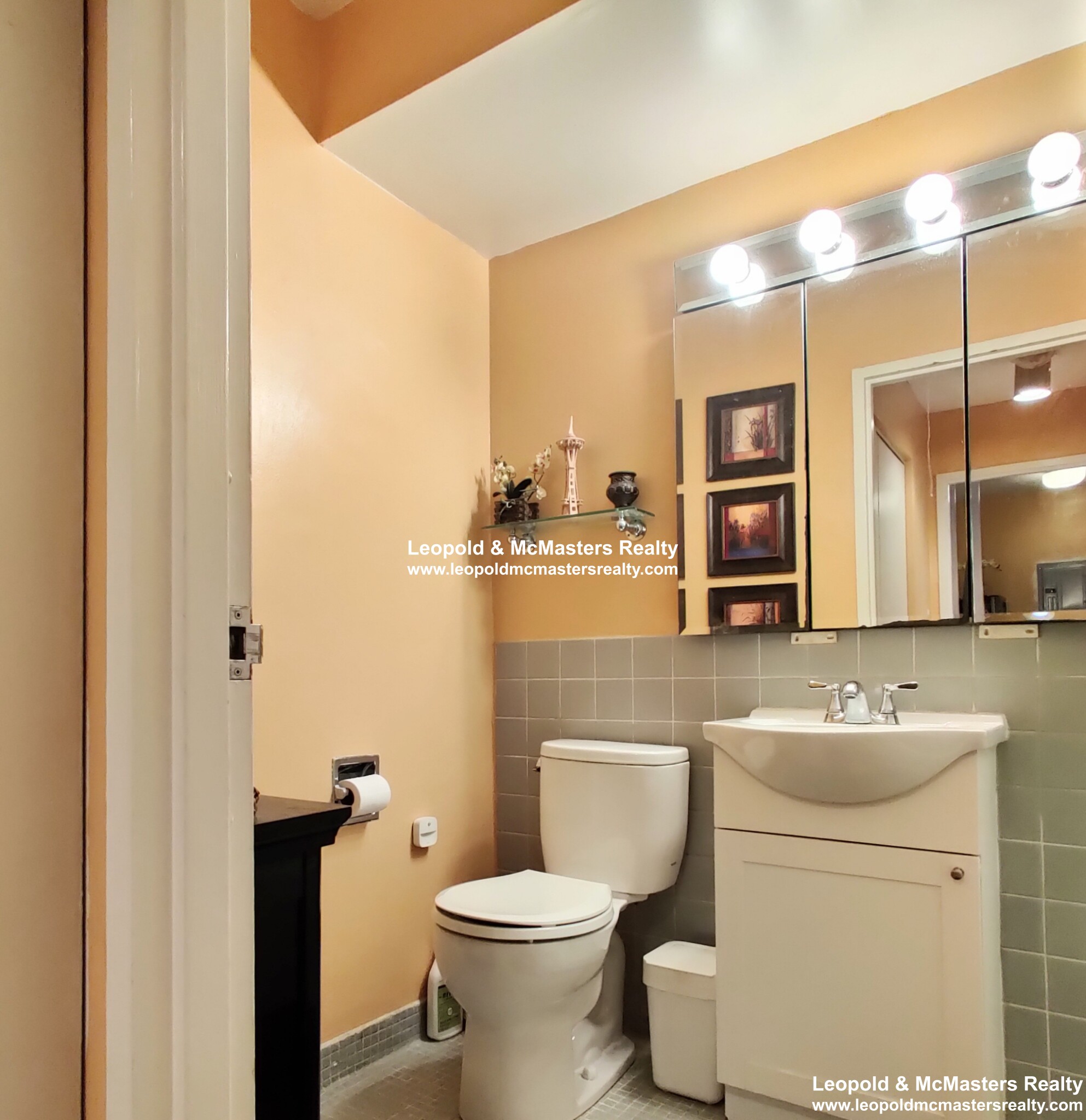 566 Commonwealth Ave, Fenway