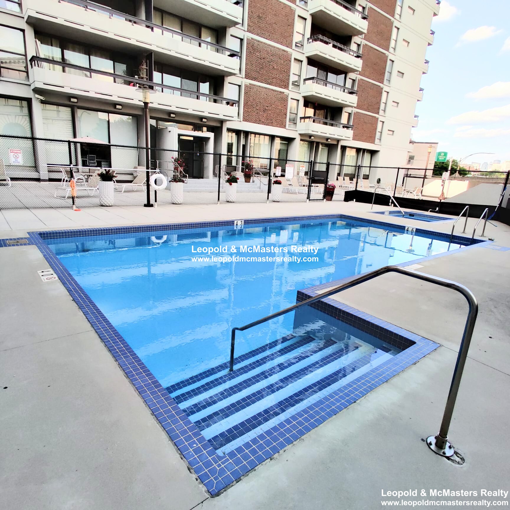 566 Commonwealth Ave, Fenway