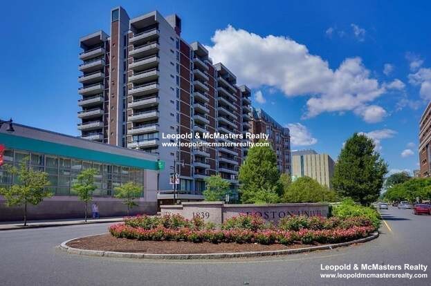 566 Commonwealth Ave, Fenway