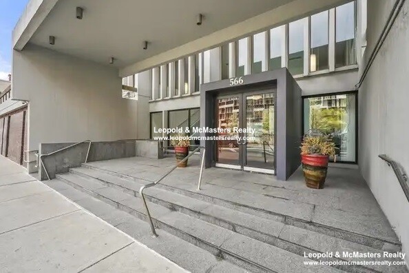 566 Commonwealth Ave, Fenway