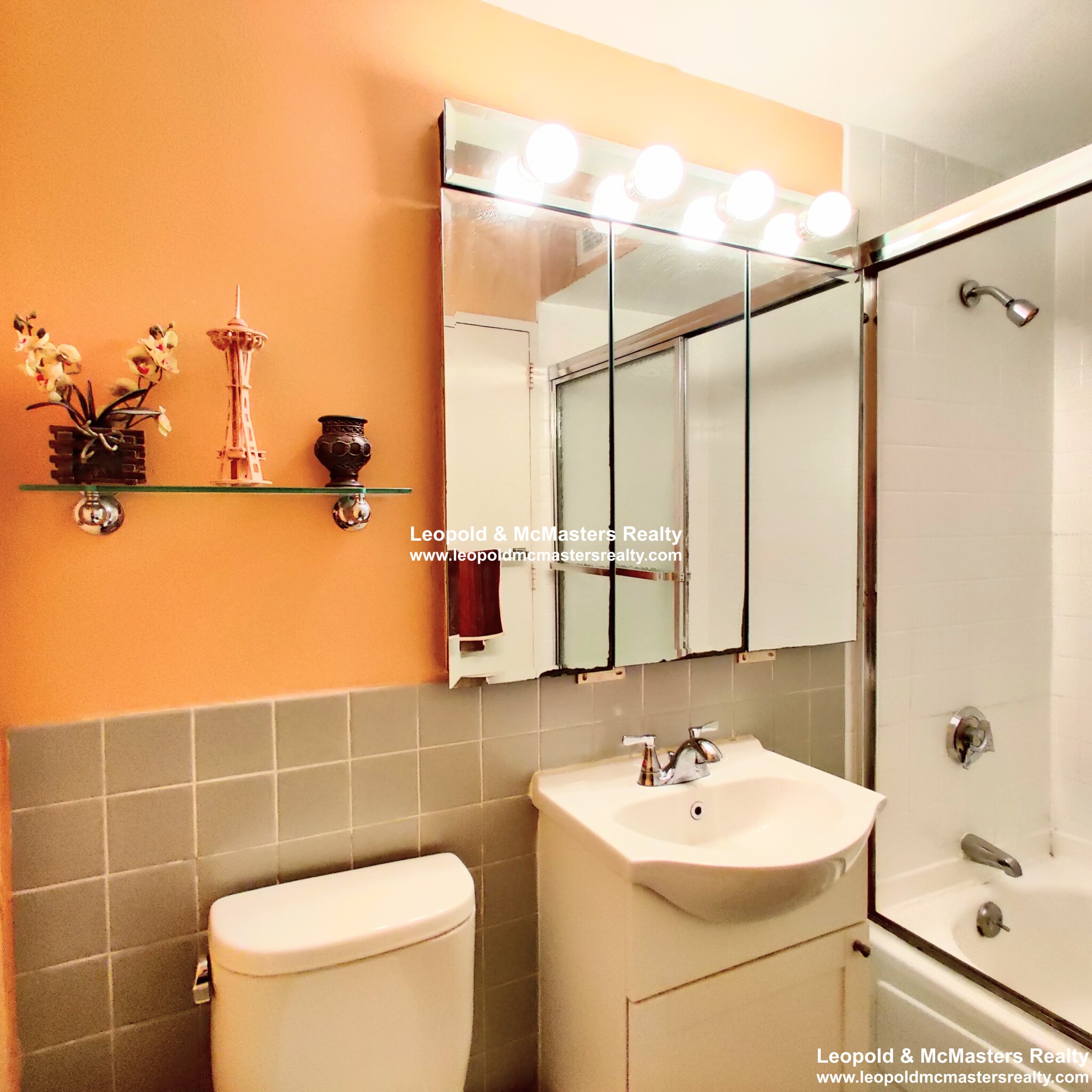 566 Commonwealth Ave, Fenway