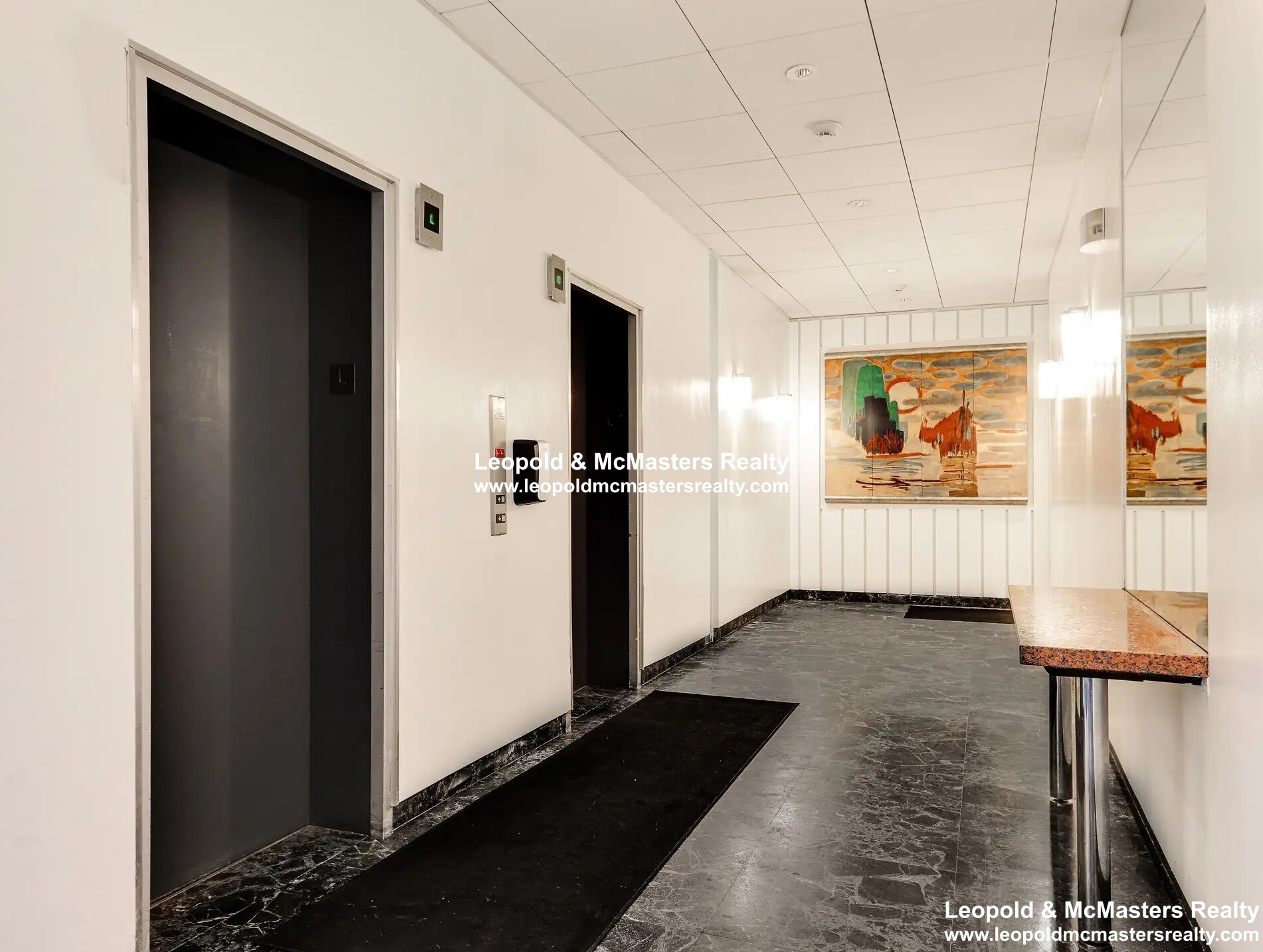 566 Commonwealth Ave, Fenway