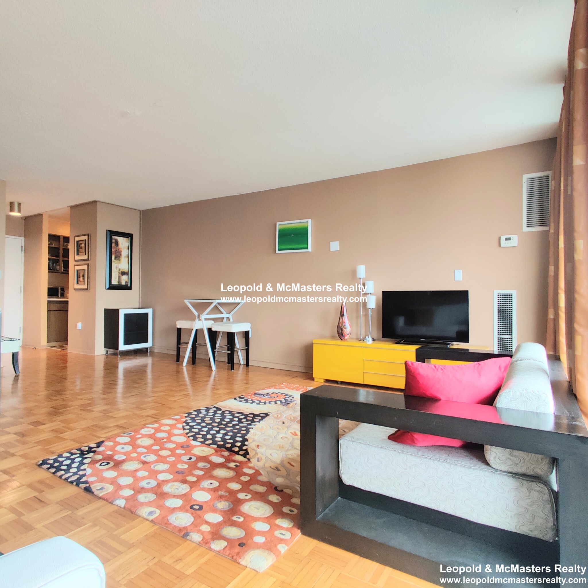 566 Commonwealth Ave, Fenway