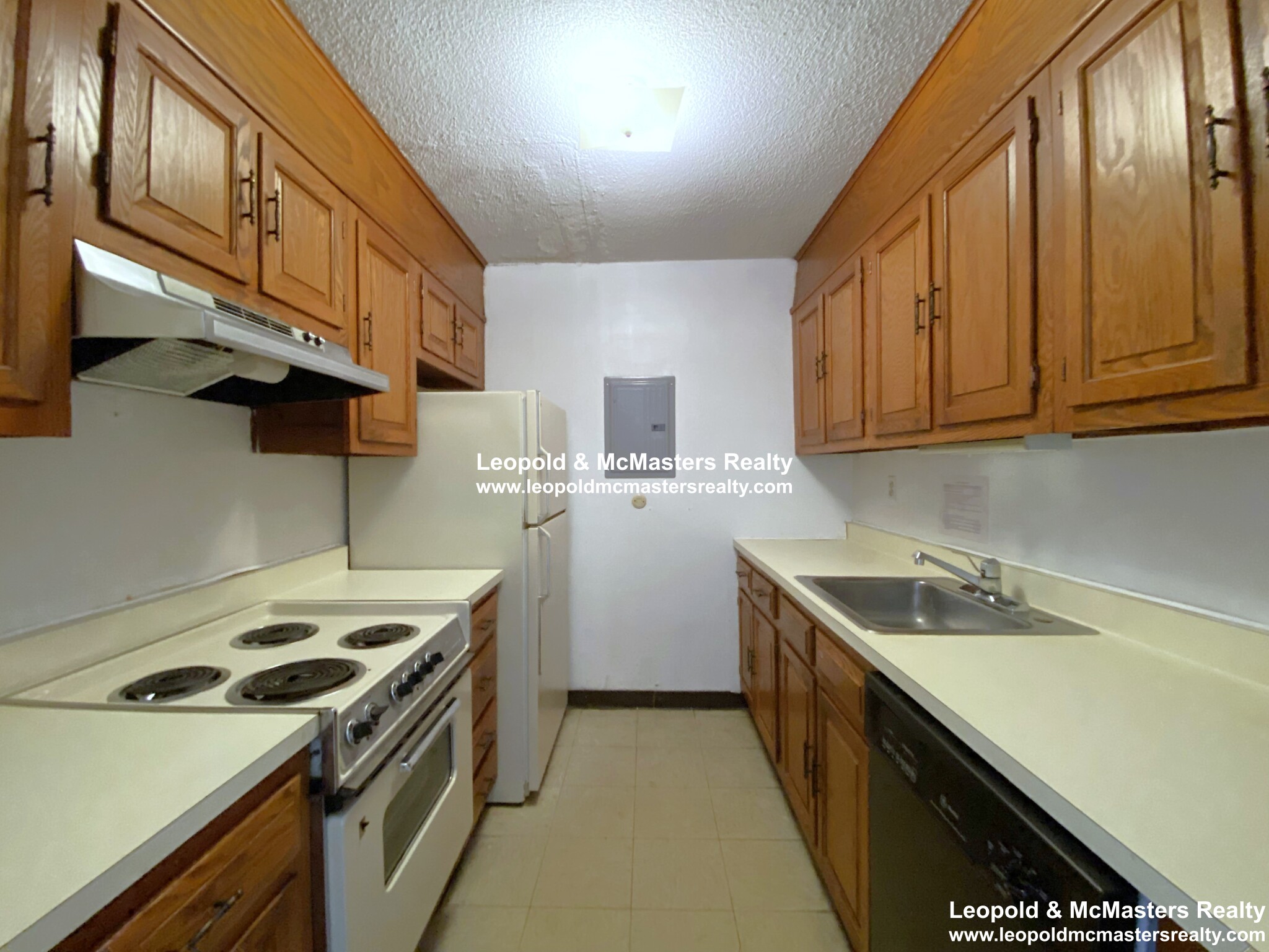 566 Commonwealth Ave, Fenway