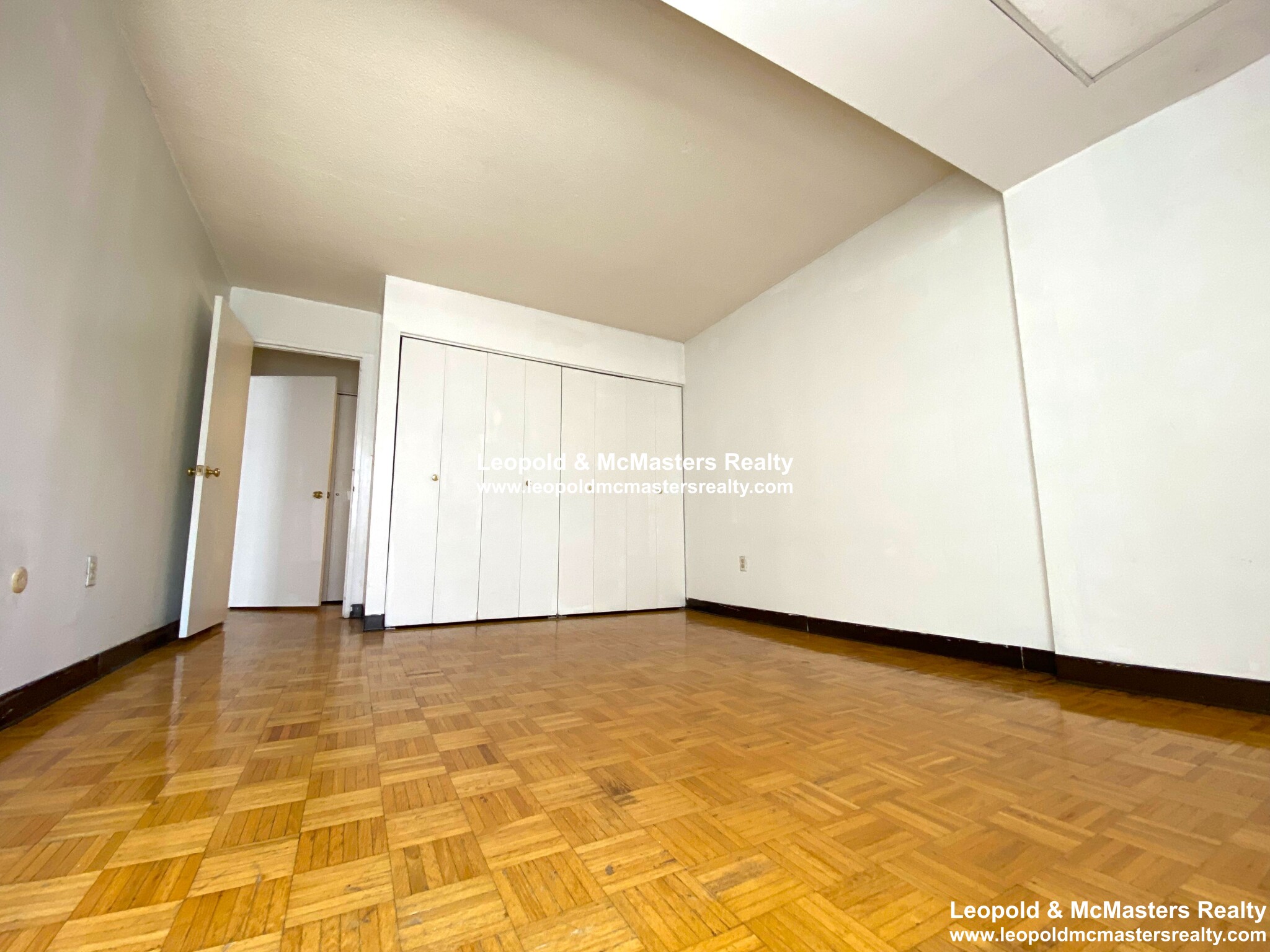 566 Commonwealth Ave, Fenway